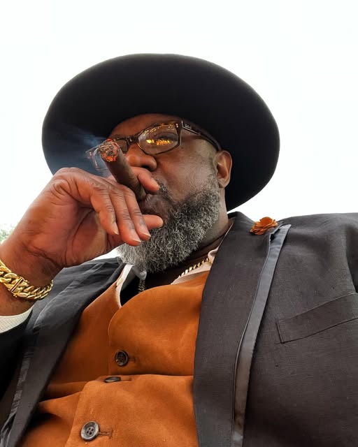 Wide-brim hat and tailored jacket